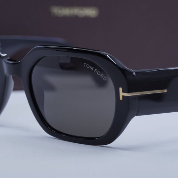 Tom Ford Veronique-02 FT0917 01A Black Rectangle Sunglasses main image 5